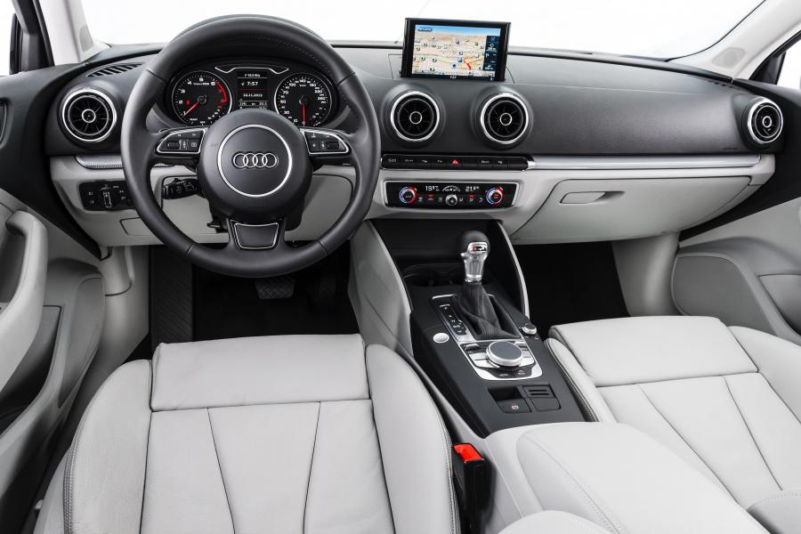 Торпедо Audi A3 Sedan 2.0 TFSI (8V) 2015 года  (LA) (фото 4 из 12)